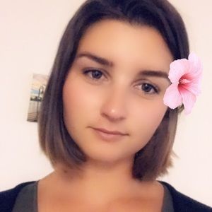 Meet your Posher, Elicia